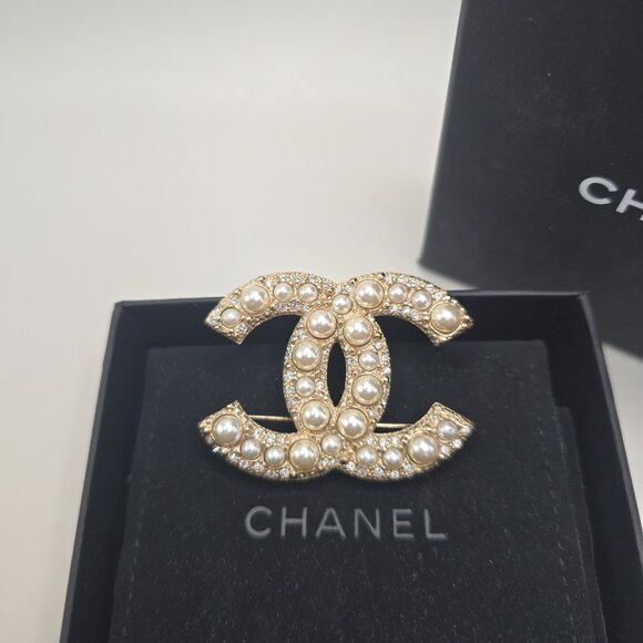 Chanel Gold Pearly White and Crystal Brooch - Picture 6 of 9